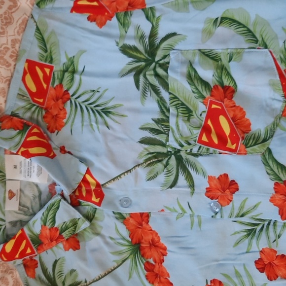 NWT Superman Tropical Print Men's Shirt Med - Picture 10 of 15